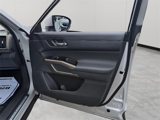 Photo of 2024 Brilliant Silver Metallic Nissan Pathfinder