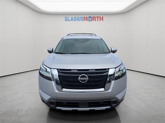 Photo of 2024 Brilliant Silver Metallic Nissan Pathfinder