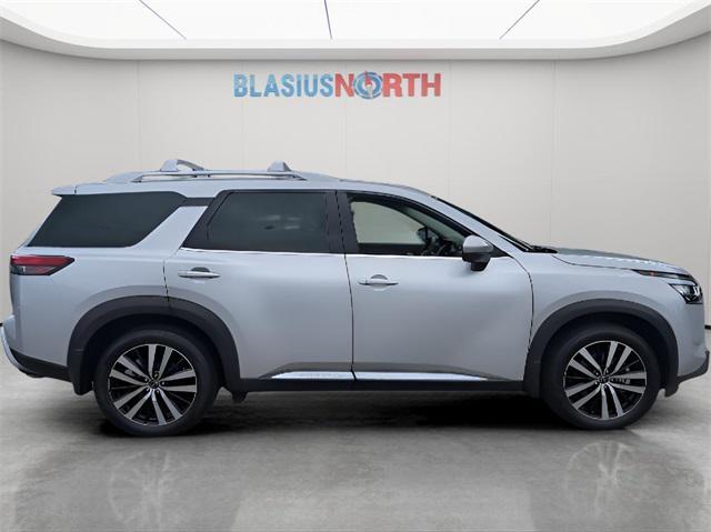 Photo of 2024 Brilliant Silver Metallic Nissan Pathfinder