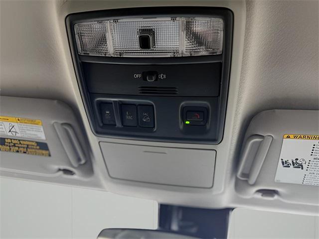 Photo of 2022 White Toyota 4Runner