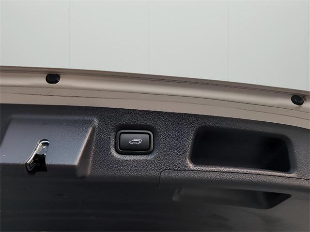 Photo of 2022 Quartz White Hyundai SANTA FE