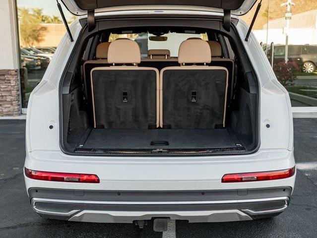 Photo of 2021 Glacier White Metallic Audi Q7