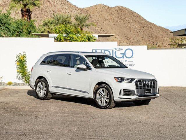Photo of 2021 Glacier White Metallic Audi Q7