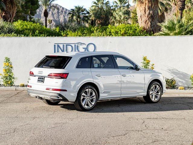 Photo of 2021 Glacier White Metallic Audi Q7