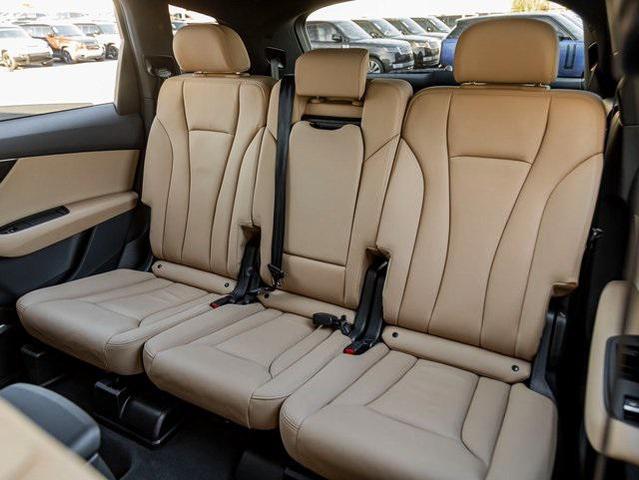 Photo of 2021 Glacier White Metallic Audi Q7