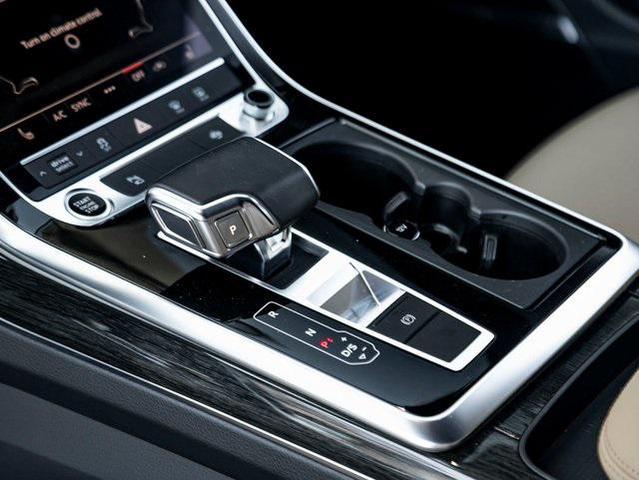 Photo of 2021 Glacier White Metallic Audi Q7