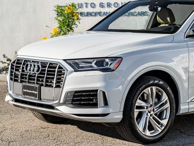 Photo of 2021 Glacier White Metallic Audi Q7