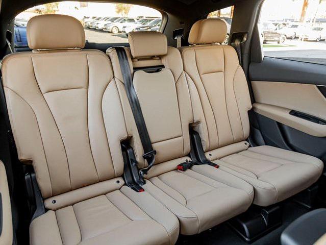 Photo of 2021 Glacier White Metallic Audi Q7
