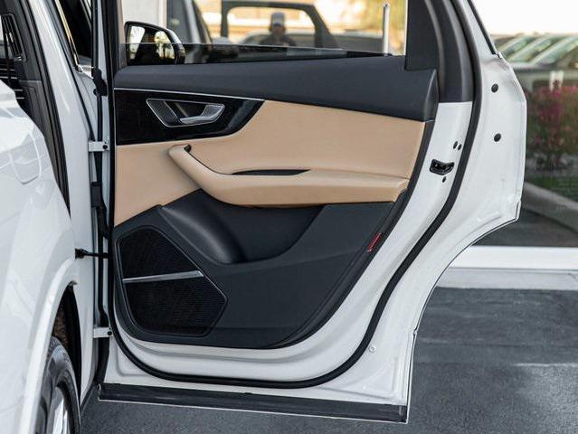 Photo of 2021 Glacier White Metallic Audi Q7