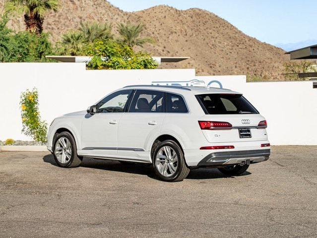 Photo of 2021 Glacier White Metallic Audi Q7