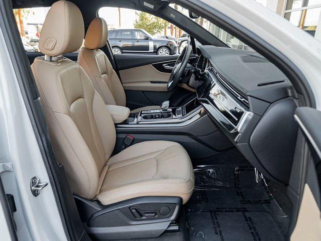 Photo of 2021 Glacier White Metallic Audi Q7