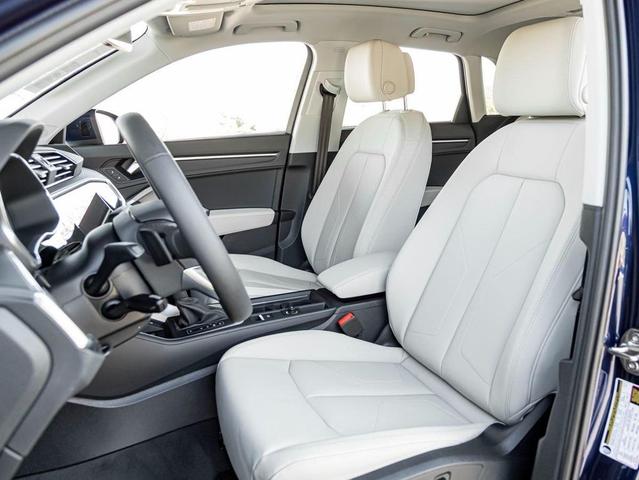 Photo of 2025 Navarra Blue Metallic Audi Q3