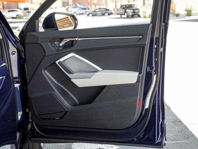 Photo of 2025 Navarra Blue Metallic Audi Q3