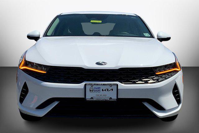 Photo of 2021 Glacial White Pearl Kia K5