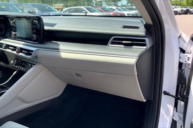 Photo of 2021 Glacial White Pearl Kia K5