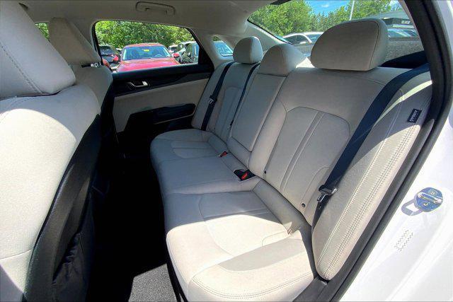 Photo of 2021 Glacial White Pearl Kia K5