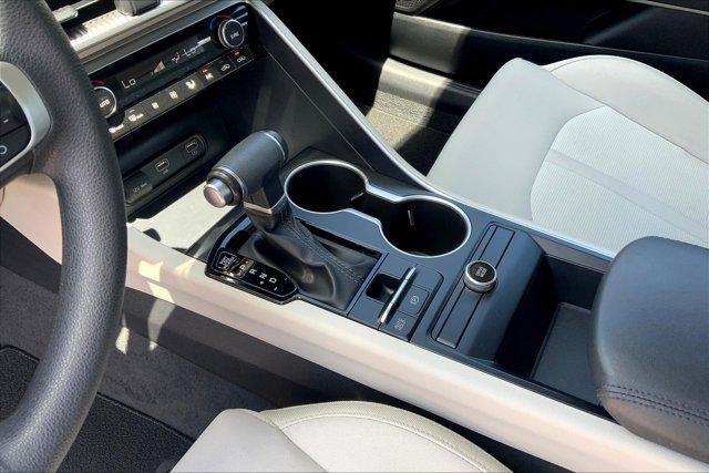 Photo of 2021 Glacial White Pearl Kia K5
