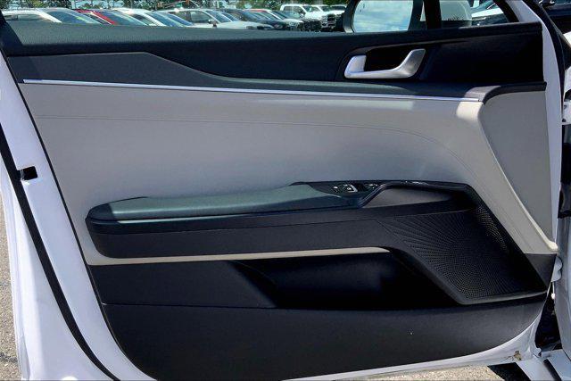 Photo of 2021 Glacial White Pearl Kia K5