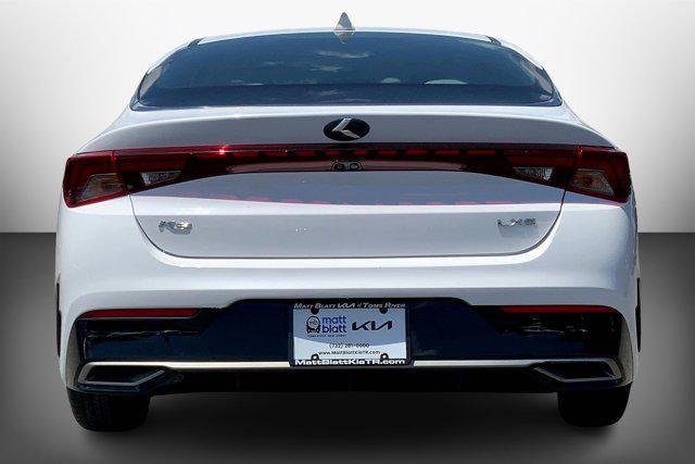 Photo of 2021 Glacial White Pearl Kia K5