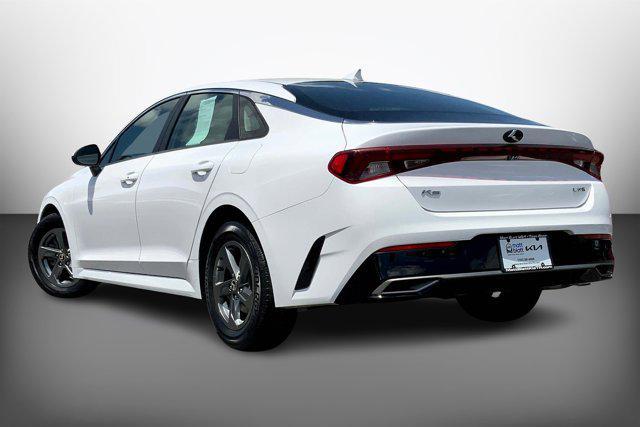 Photo of 2021 Glacial White Pearl Kia K5