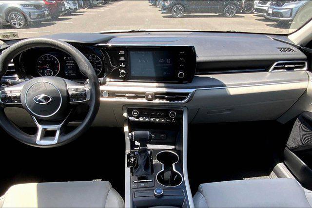 Photo of 2021 Glacial White Pearl Kia K5