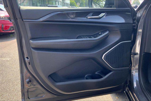 Photo of 2022 Baltic Gray Metallic Clearcoat Jeep Grand Cherokee L