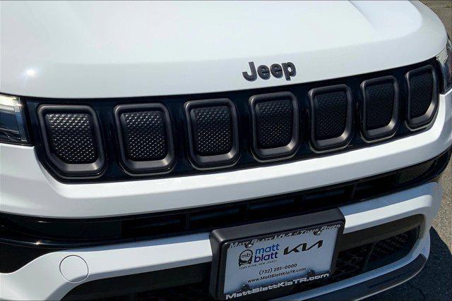 Photo of 2022 Bright White Clearcoat Jeep Compass