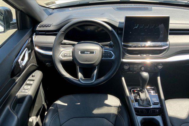 Photo of 2022 Bright White Clearcoat Jeep Compass