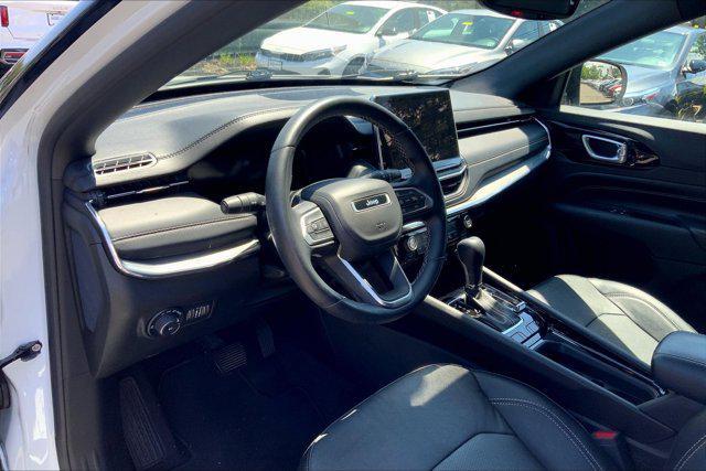 Photo of 2022 Bright White Clearcoat Jeep Compass