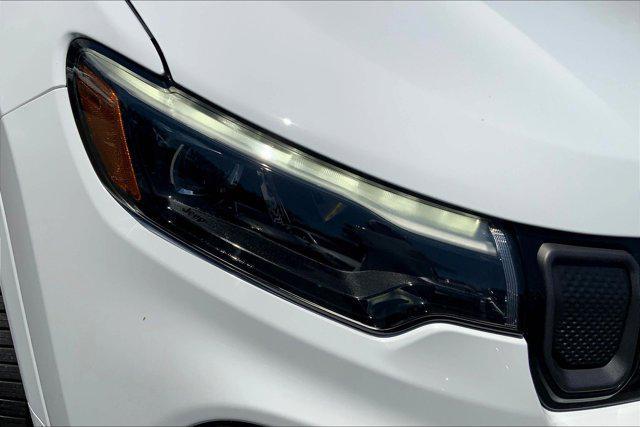 Photo of 2022 Bright White Clearcoat Jeep Compass