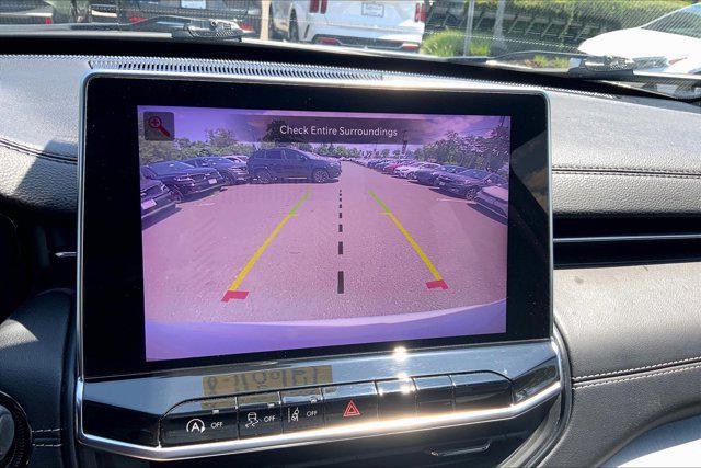 Photo of 2022 Bright White Clearcoat Jeep Compass