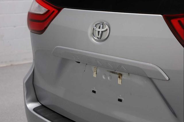 Photo of 2019 Celestial Silver Metallic Toyota Sienna
