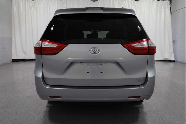 Photo of 2019 Celestial Silver Metallic Toyota Sienna