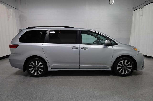 Photo of 2019 Celestial Silver Metallic Toyota Sienna
