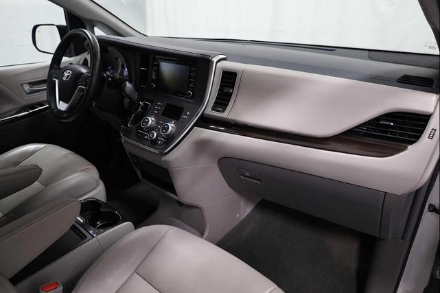 Photo of 2019 Celestial Silver Metallic Toyota Sienna