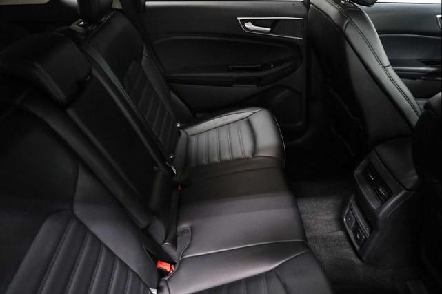 Photo of 2019 Agate Black Metallic Ford Edge