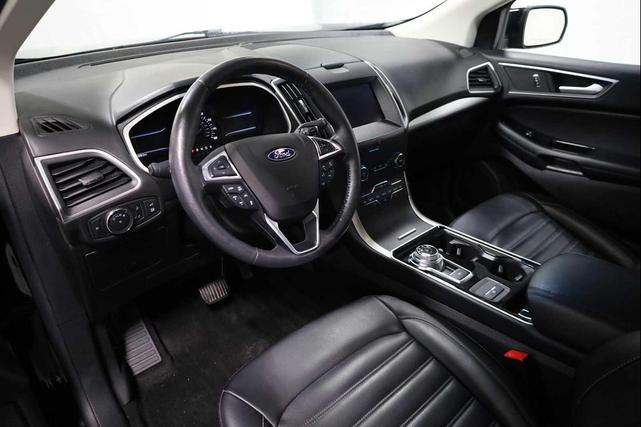 Photo of 2019 Agate Black Metallic Ford Edge