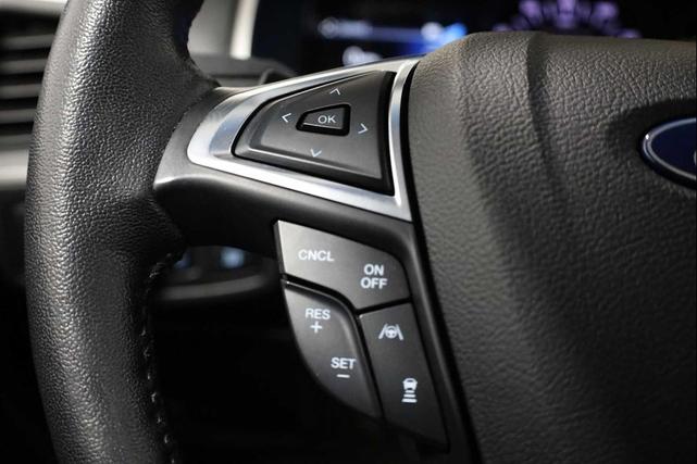Photo of 2019 Agate Black Metallic Ford Edge