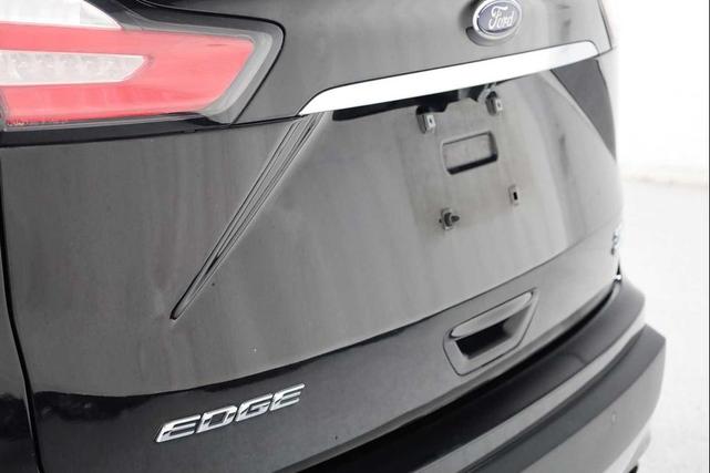 Photo of 2019 Agate Black Metallic Ford Edge