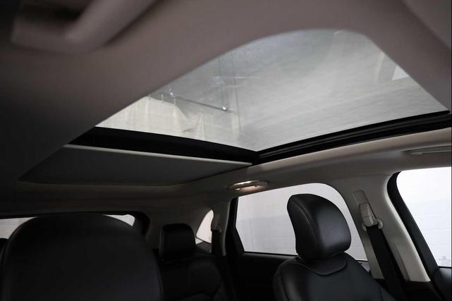 Photo of 2019 Agate Black Metallic Ford Edge