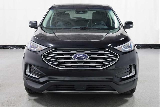 Photo of 2019 Agate Black Metallic Ford Edge