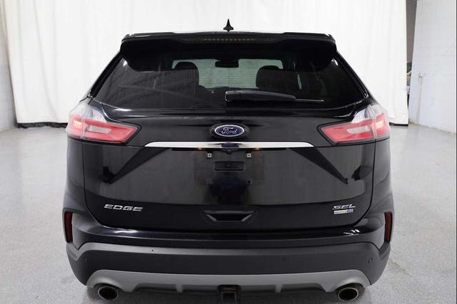 Photo of 2019 Agate Black Metallic Ford Edge