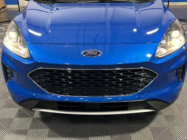 Photo of 2020 VELOCITY BLUE METALLIC Ford Escape
