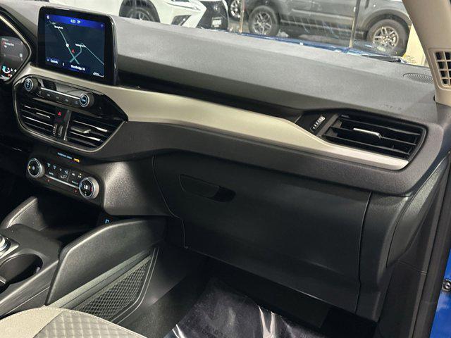 Photo of 2020 VELOCITY BLUE METALLIC Ford Escape