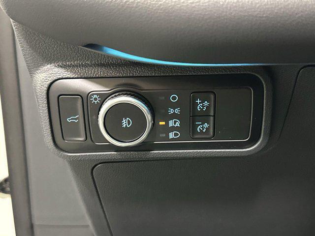Photo of 2025 Star White Metallic Tri-Coat Ford Explorer