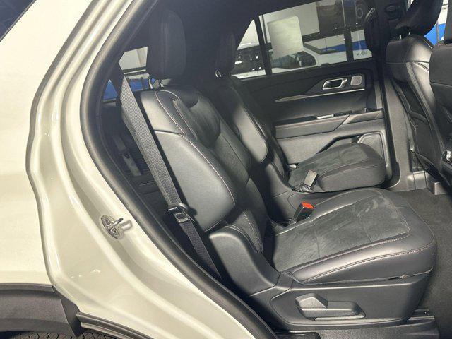 Photo of 2025 Star White Metallic Tri-Coat Ford Explorer