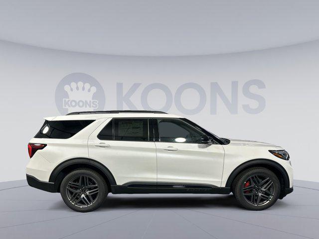 Photo of 2025 Star White Metallic Tri-Coat Ford Explorer