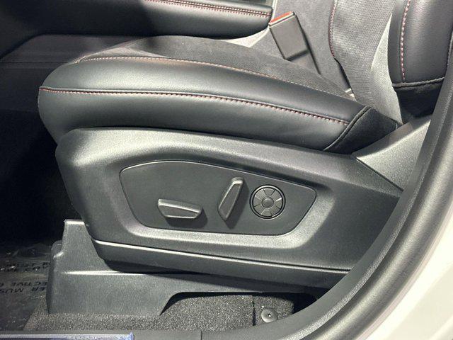 Photo of 2025 Star White Metallic Tri-Coat Ford Explorer