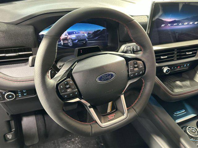 Photo of 2025 Star White Metallic Tri-Coat Ford Explorer