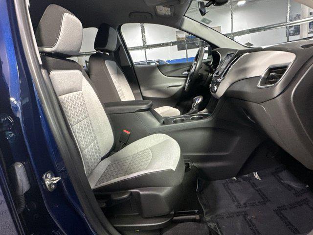 Photo of 2022 Blue Glow Metallic Chevrolet Equinox